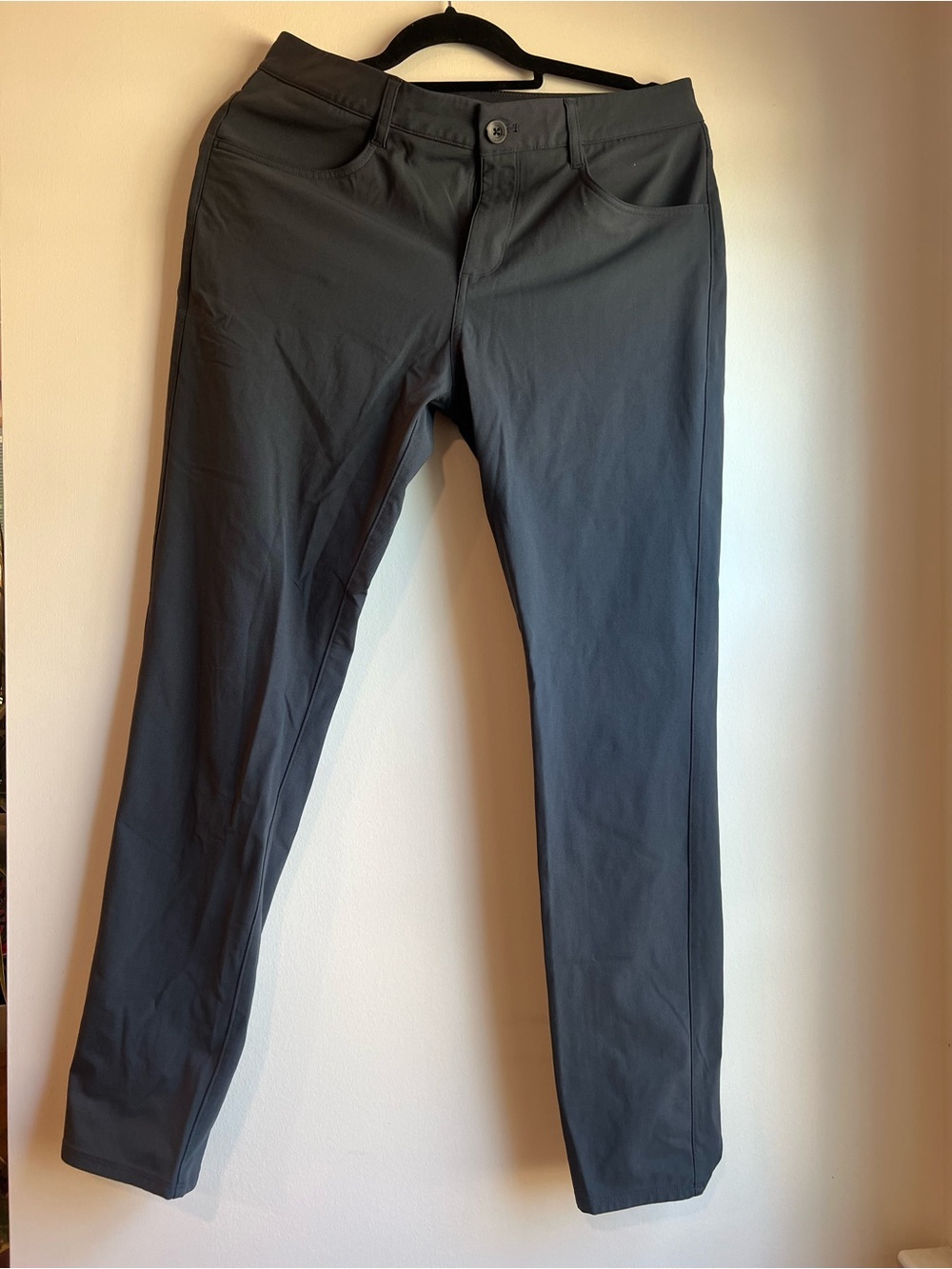 Vuori Men's Chino Pants in Charcoal